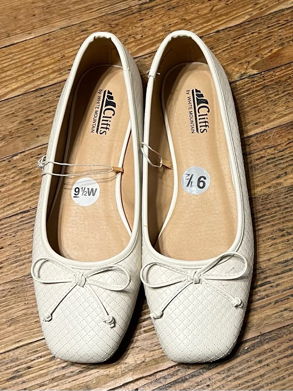Cliffs by WHITE MOUNTAIN Cream Quilted Bow Ballet Flats